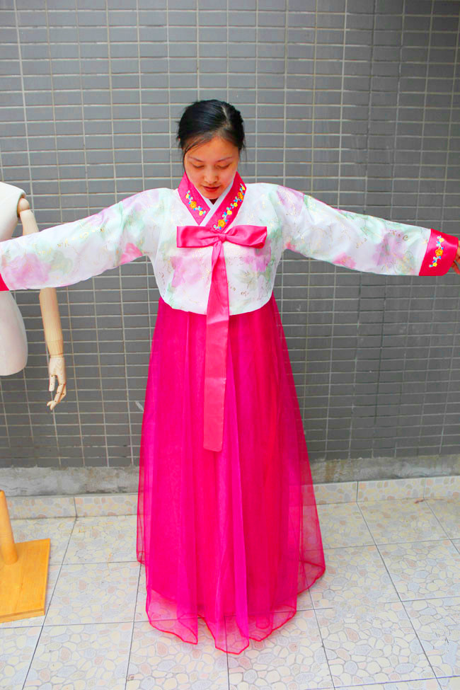 韩国服饰，粉红色